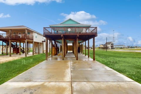 Retreat Gulf Views Large Deck Group Ready House in Alvin