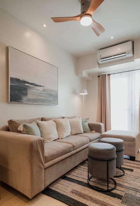Living room, Seating area, air conditioner