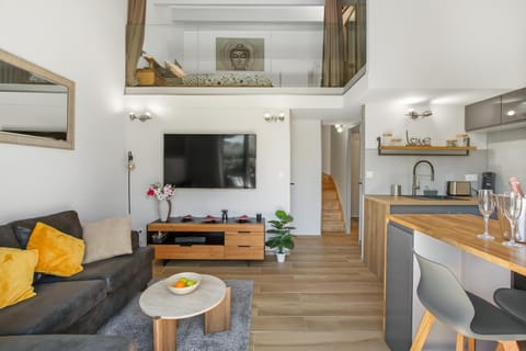 TV and multimedia, Kitchen or kitchenette, Seating area