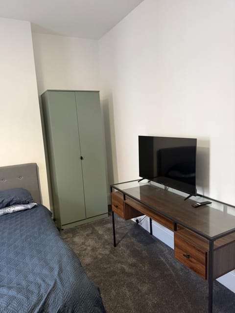 ResiLets Barnard St NEW Large 4 Bed House, Contractor Stays, Central House in England