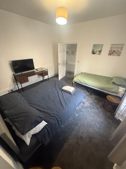 ResiLets Barnard St NEW Large 4 Bed House, Contractor Stays, Central House in England