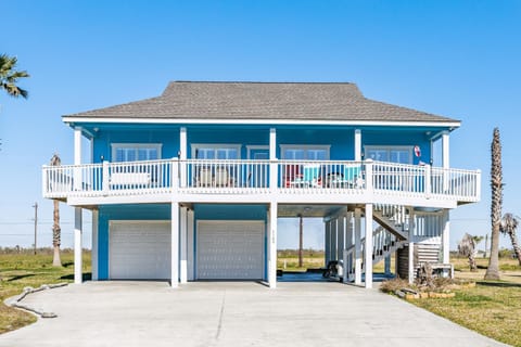 Perfect Steps to Beach Firepit Sleeps 10 House in Bolivar Peninsula