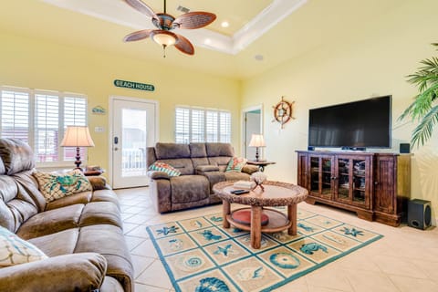 Perfect Steps to Beach Firepit Sleeps 10 House in Bolivar Peninsula