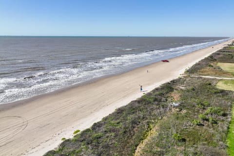 Perfect Steps to Beach Firepit Sleeps 10 House in Bolivar Peninsula