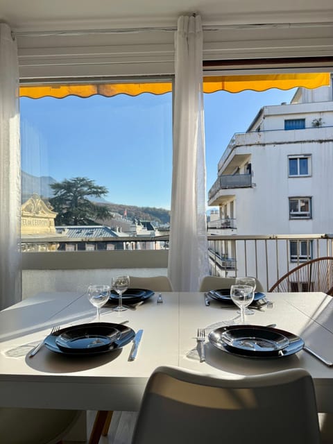 Balcony/Terrace, Dining area, Mountain view