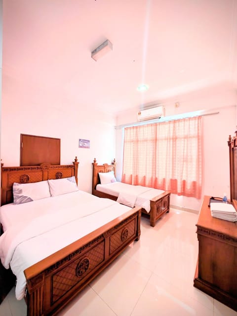 Photo of the whole room, Bedroom, air conditioner