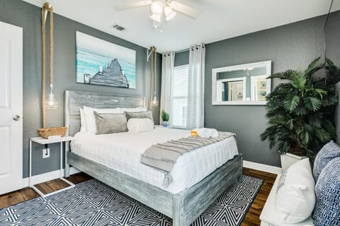 Oasis Beachfront Volleyball Court Sleeps 12 House in Alvin