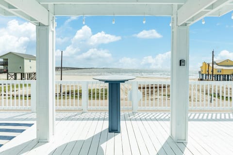 Oasis Beachfront Volleyball Court Sleeps 12 House in Alvin