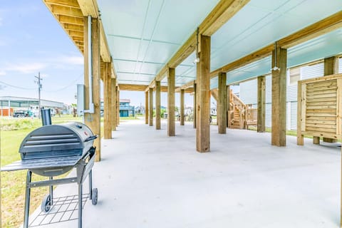 Paradise Steps to Beach Large Deck Dog Haven House in Bolivar Peninsula