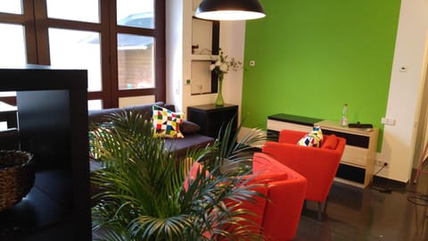 Day, Seating area