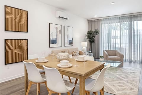 Modern Townhouse Near Disneyland & OC Beaches House in Covina