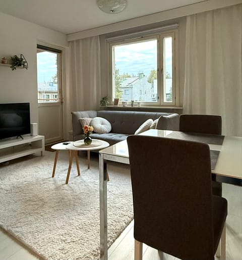 Communal lounge/ TV room, TV and multimedia, Living room, Seating area, Dining area