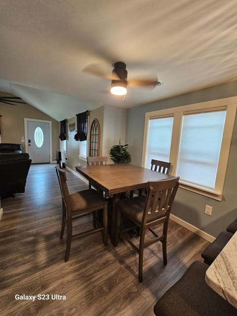 Reel Relaxin Retreat to Getaway! House in Houghton Lake