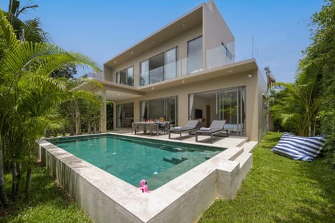 Garden, Garden view, Pool view, Swimming pool, sunbed