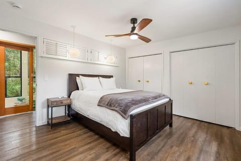 Mid-Mod Hilltop Retreat Views & Local Wildlife House in Atascadero