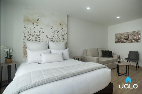 Bed, Living room, Photo of the whole room, Bedroom