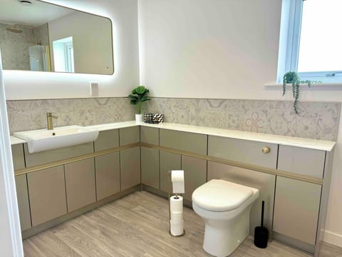 Stylish Cosy Stunning View Villa in Kirkwall, Free Parking and WiFi Villa in Scotland