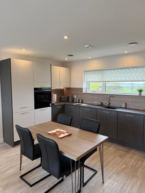 Stylish Cosy Stunning View Villa in Kirkwall, Free Parking and WiFi Villa in Scotland