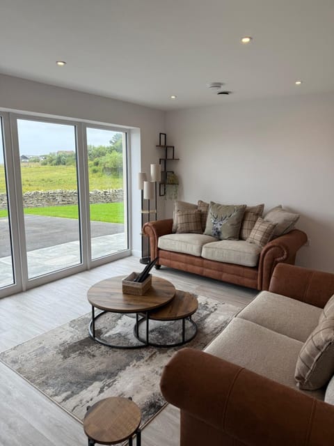 Stylish Cosy Stunning View Villa in Kirkwall, Free Parking and WiFi Villa in Scotland