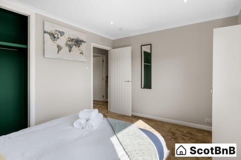 Contractor Housing - Parking - Long Stay Discounts House in Aberdeen