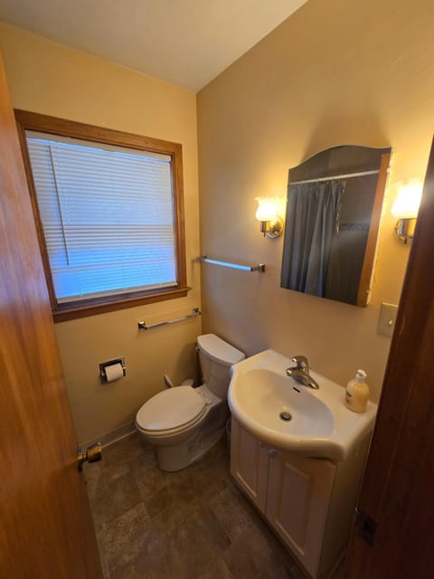 Toilet, Bathroom, towels