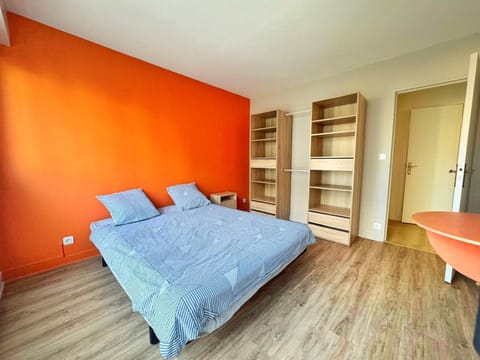 Bed, Photo of the whole room, Bedroom, wardrobe