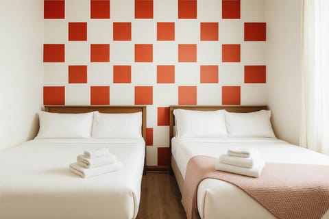 1 Free Parking Sleeps 10 Apartment in Wicker Park