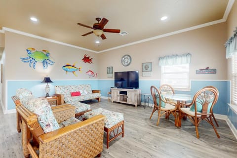 Inviting Gulf Views Pet Friendly Sleeps 12 House in Bolivar Peninsula