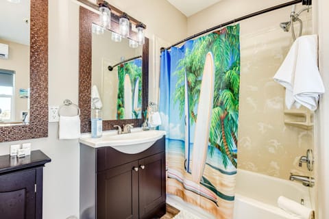 Stunning Beachfront Dog Friendly Sleeps 8 House in Caplen