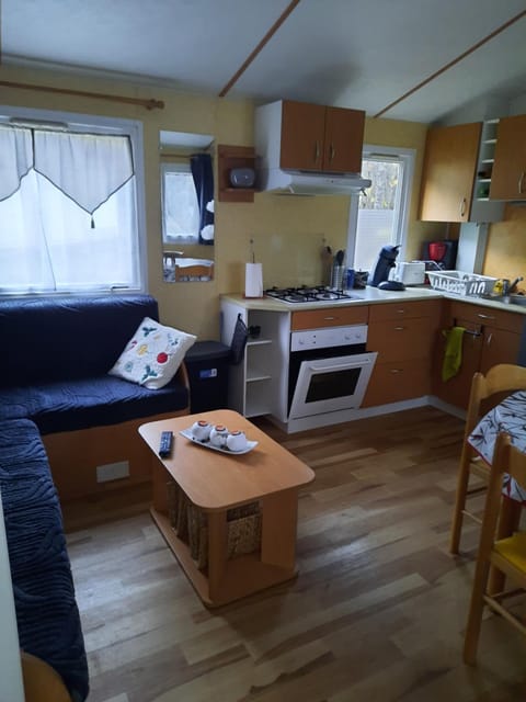 Mobil home 2 à 6 personnes besse-et-st anastaise Campground/ 
RV Resort in Besse-et-Saint-Anastaise