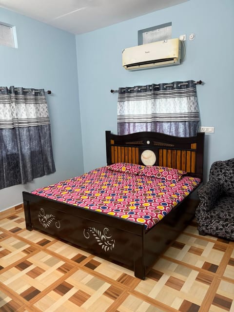 Bed, Bedroom, air conditioner