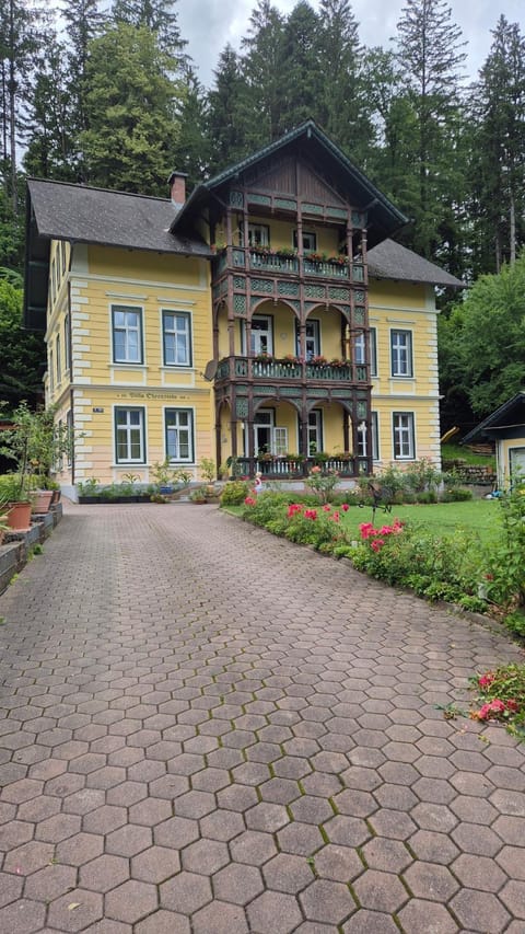 Property building, Day, Natural landscape, Garden, Garden view
