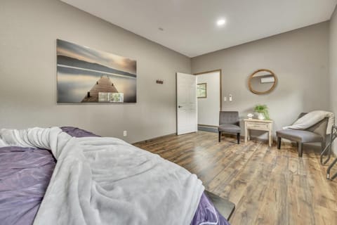 Redmore Lakefront Retreat on East Lake Okoboji House in Iowa