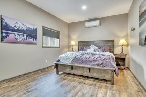 Redmore Lakefront Retreat on East Lake Okoboji House in Iowa