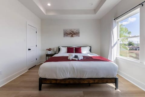 Photo of the whole room, Bedroom