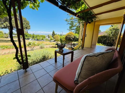 Family home with table mountain view and pool House in Stellenbosch