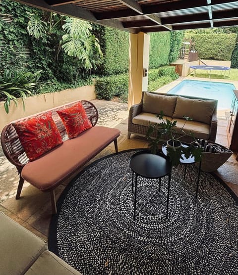 Family home with table mountain view and pool House in Stellenbosch