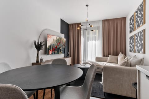 TV and multimedia, Living room, Seating area, Dining area