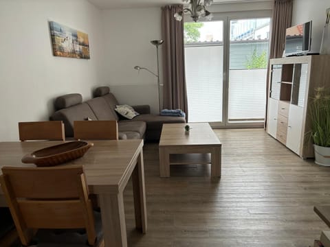 Communal lounge/ TV room, TV and multimedia, Living room, Seating area, Dining area, Evening entertainment