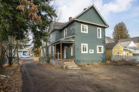 Restored Villa for Groups House in Spokane