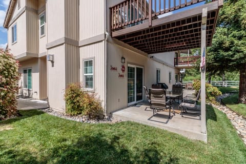 Moler Lake House House in Bass Lake