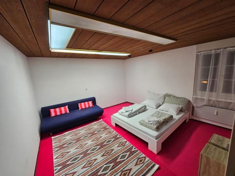 Privatzimmer -Jupiter- mit gemeinsamer Küche und Bad in der Altstadt Chur Bed and Breakfast in Chur