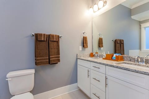 1B Rooftop Deck, 3mi to Broadway, Side by Side Houses Available House in East Nashville