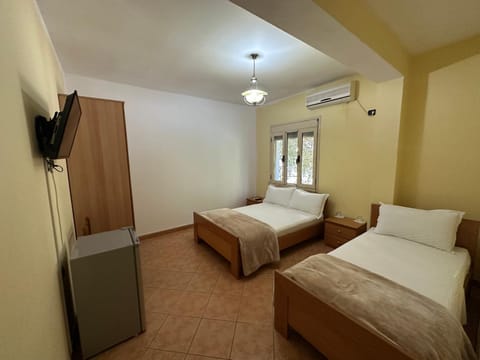 Bed, TV and multimedia, Photo of the whole room, Bedroom, wardrobe, air conditioner