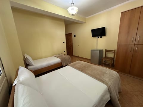 Communal lounge/ TV room, Bed, TV and multimedia, Photo of the whole room, Evening entertainment, Bedroom, hair dresser, wardrobe