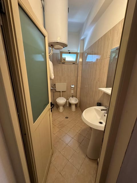 Shower, Toilet, Bathroom, bidet