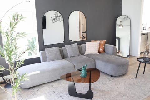 Living room, Decorative detail, Seating area