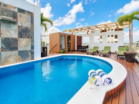 Property building, Patio, Day, Pool view, Swimming pool, sunbed