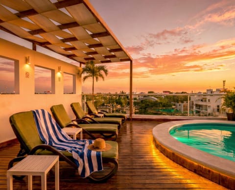 Patio, Day, Natural landscape, View (from property/room), Balcony/Terrace, Seating area, Pool view, Swimming pool, Sunrise, Sunset, sunbed