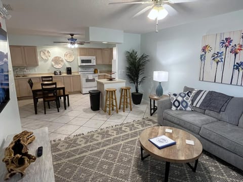 Kitchen or kitchenette, Living room, Dining area, oven, stove